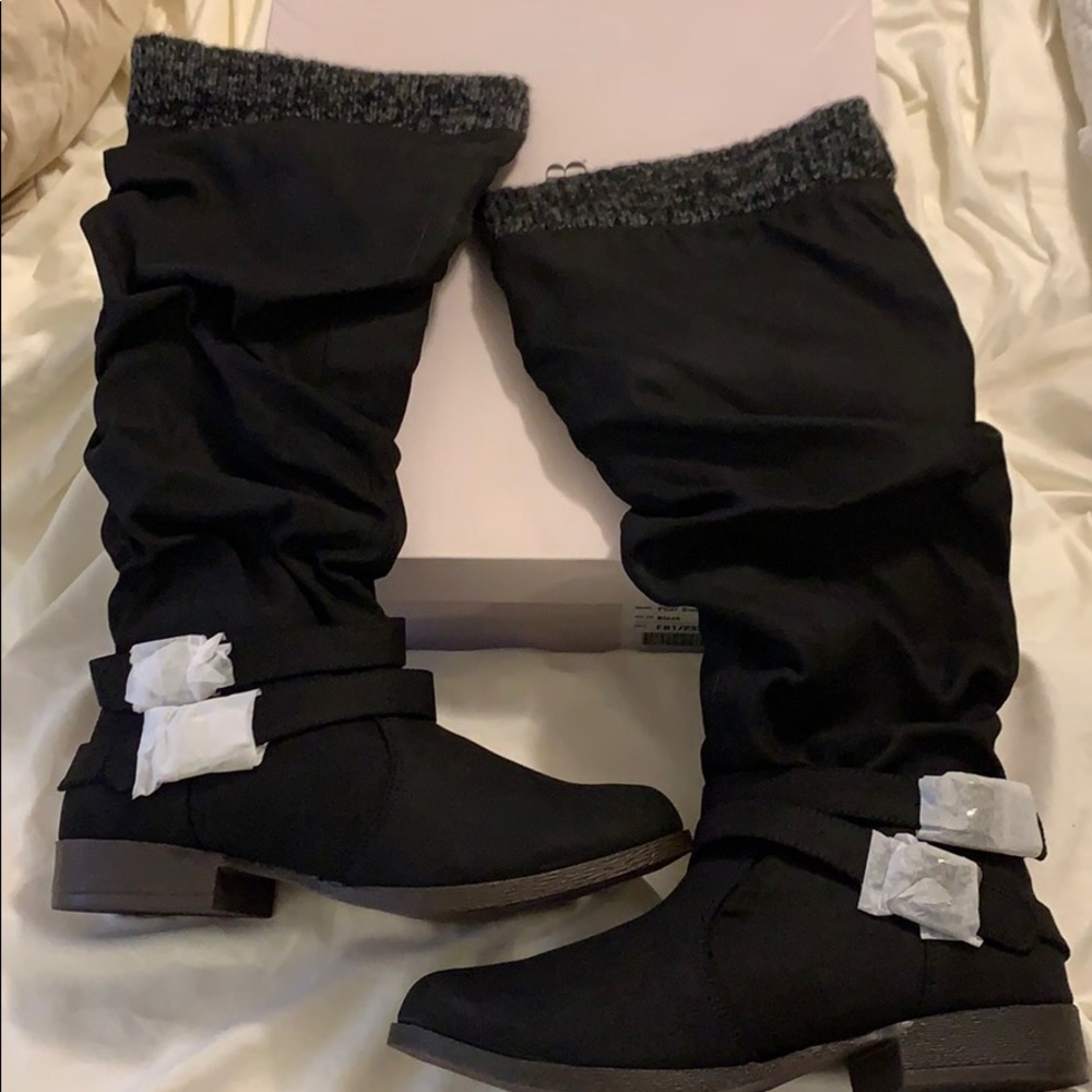 NWT black flat boots